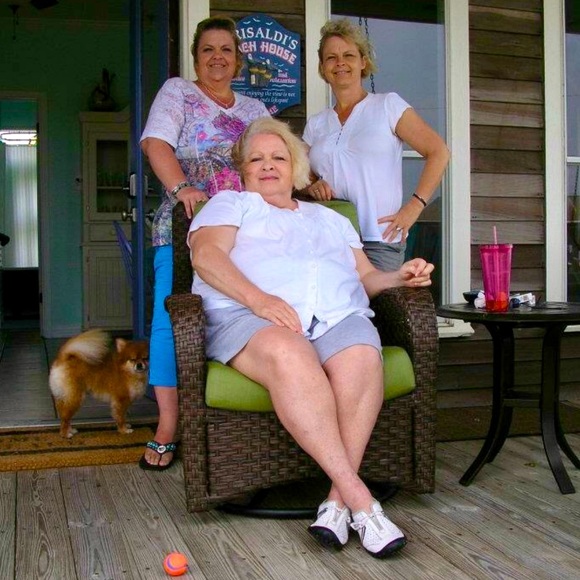 Meet your Posher, Michele,I live in Texas, I ♥️Jewlery,Hand bags, Pets, cloths! - Picture 8 of 16